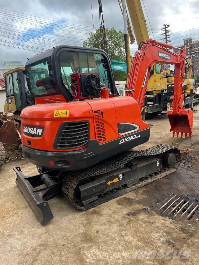 Doosan DX60 Roomikekskavaatorid