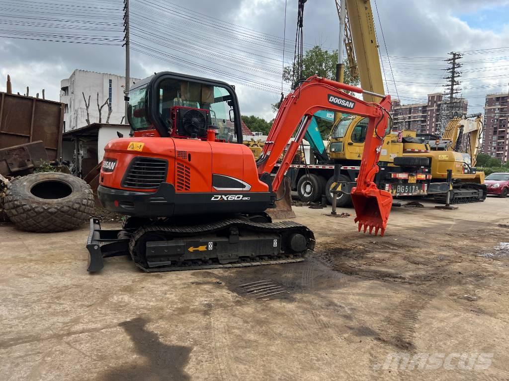 Doosan DX60 Roomikekskavaatorid