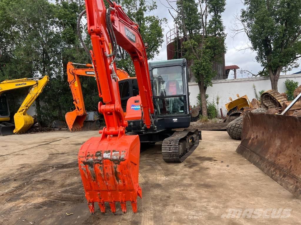 Doosan DX60 Roomikekskavaatorid