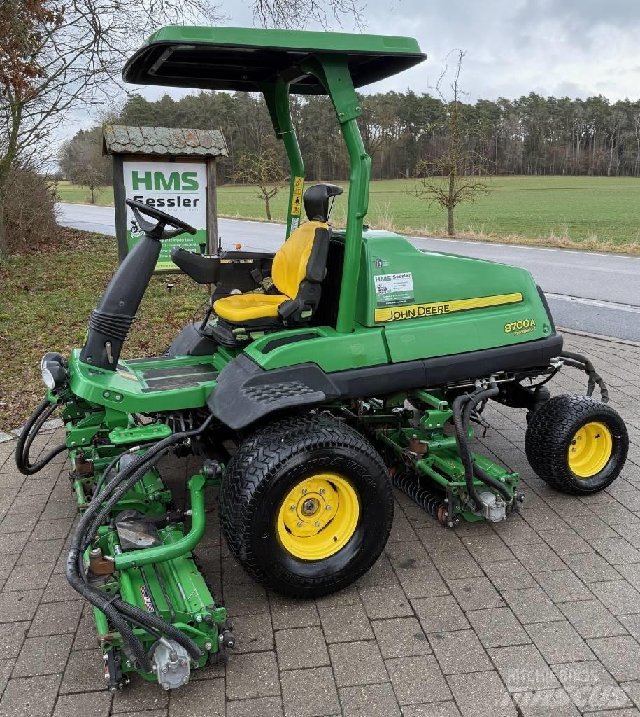 John Deere 8700 A Fairway niidukid