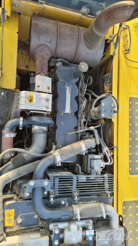 Komatsu PC 210 LC Roomikekskavaatorid