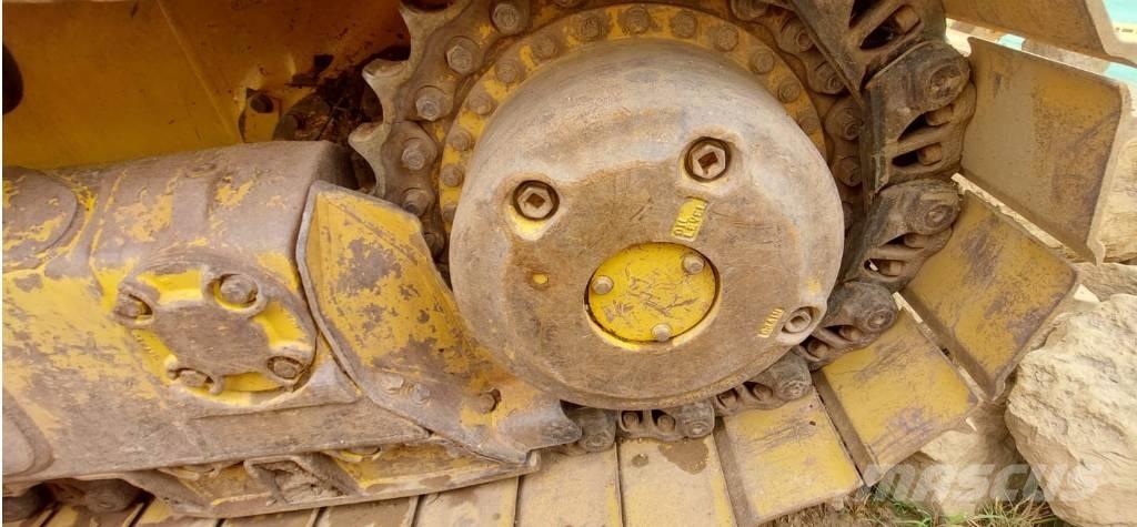 Komatsu D 65 EX-16 Buldooserid