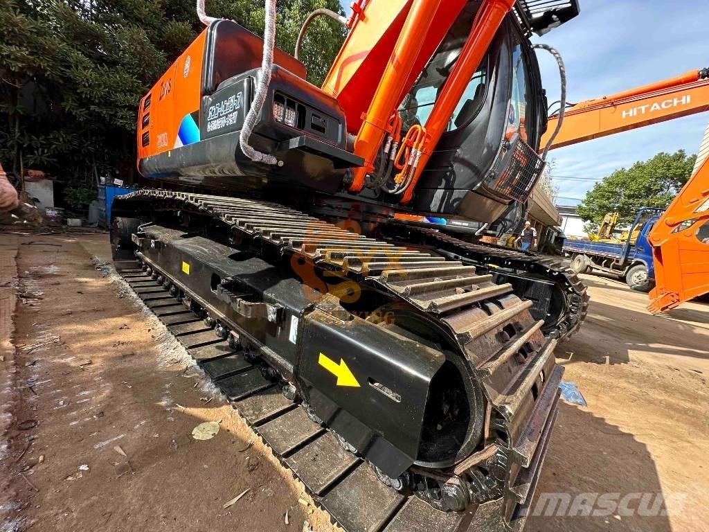 Hitachi EX 200 Roomikekskavaatorid