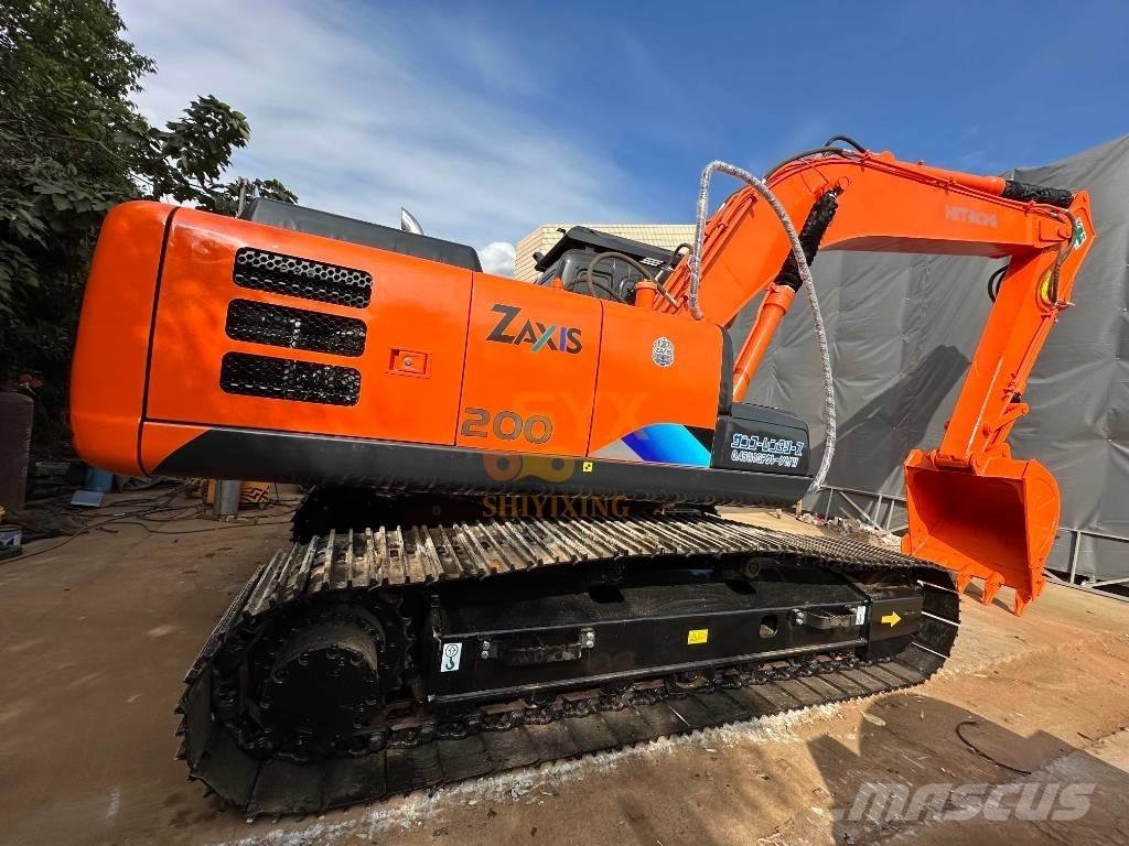Hitachi EX 200 Roomikekskavaatorid