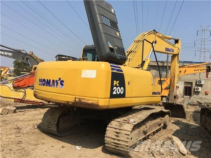 Komatsu PC 200-8 Roomikekskavaatorid