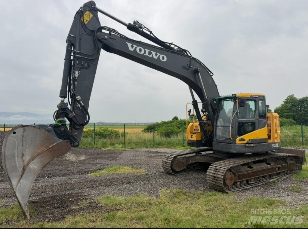 Volvo ECR235DL Roomikekskavaatorid