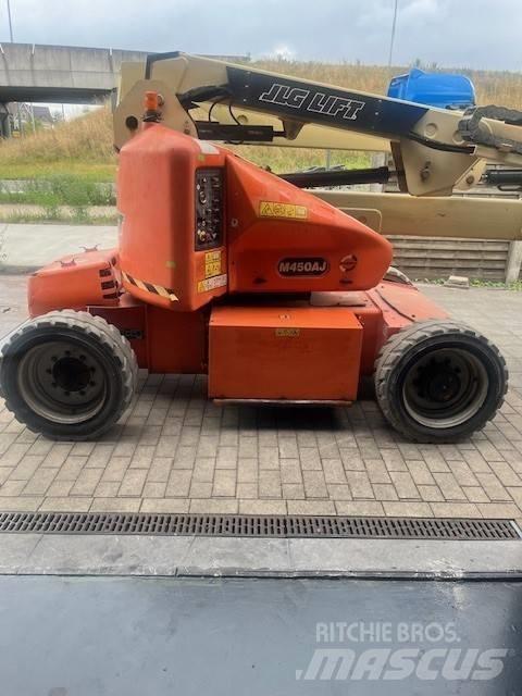JLG M 450 AJ Iseliikuvad poomtõstukid