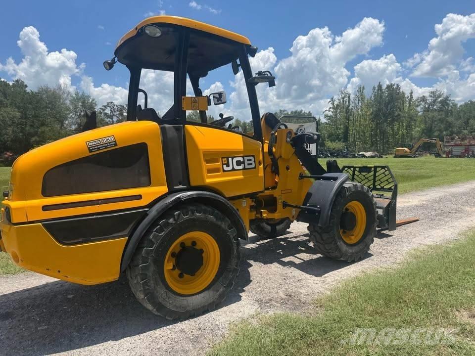 JCB 407 Rataslaadurid