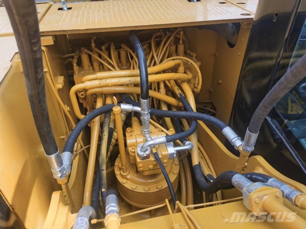 CAT 320 D2 Roomikekskavaatorid