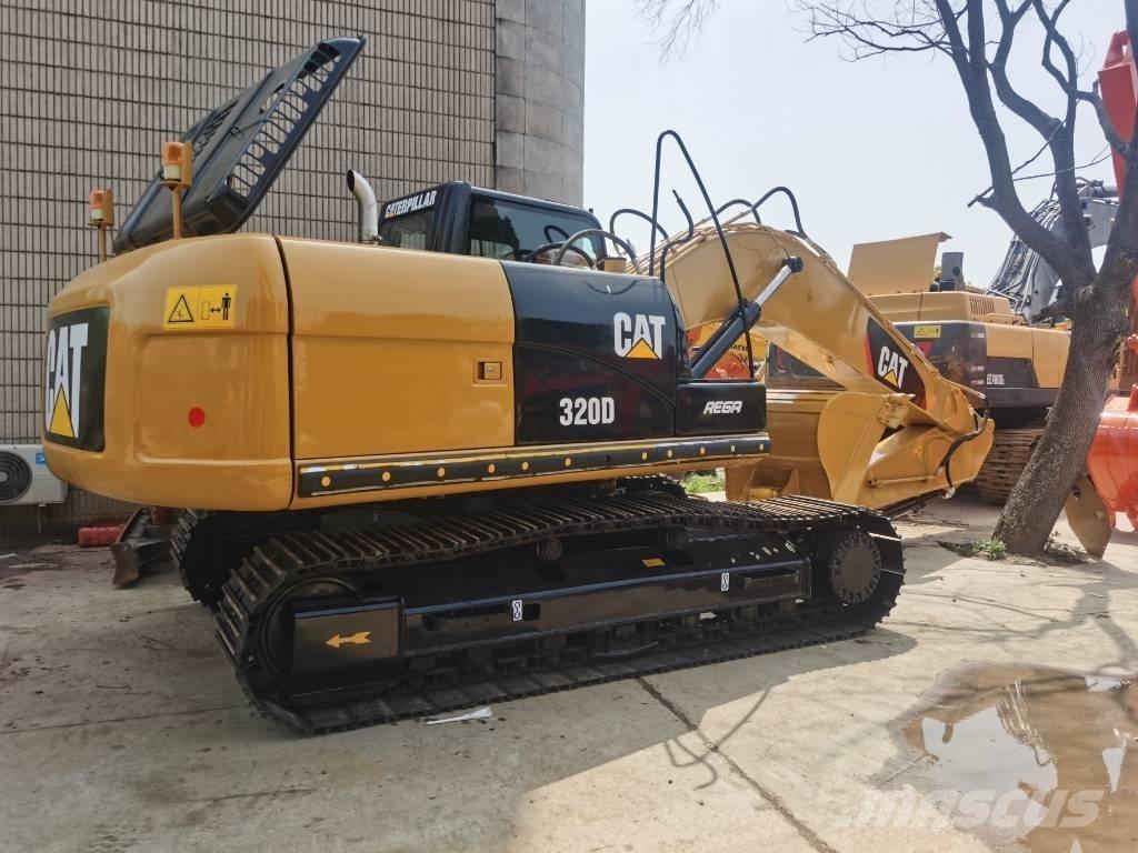CAT 320 D2 Roomikekskavaatorid