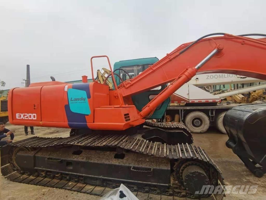 Hitachi EX 200 Roomikekskavaatorid