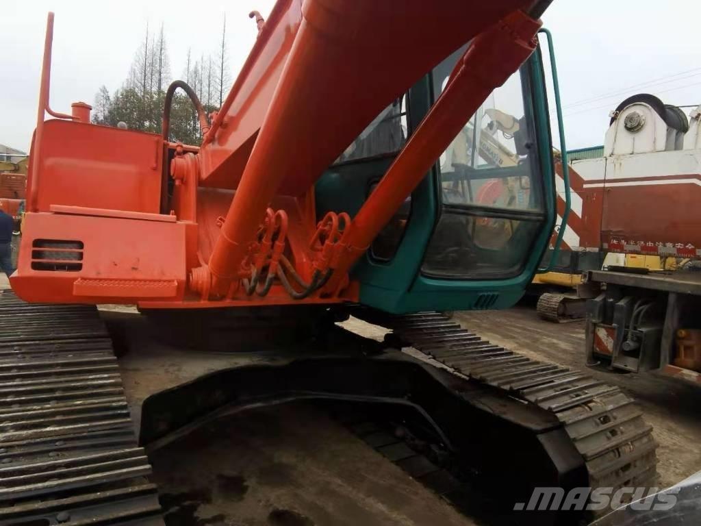 Hitachi EX 200 Roomikekskavaatorid