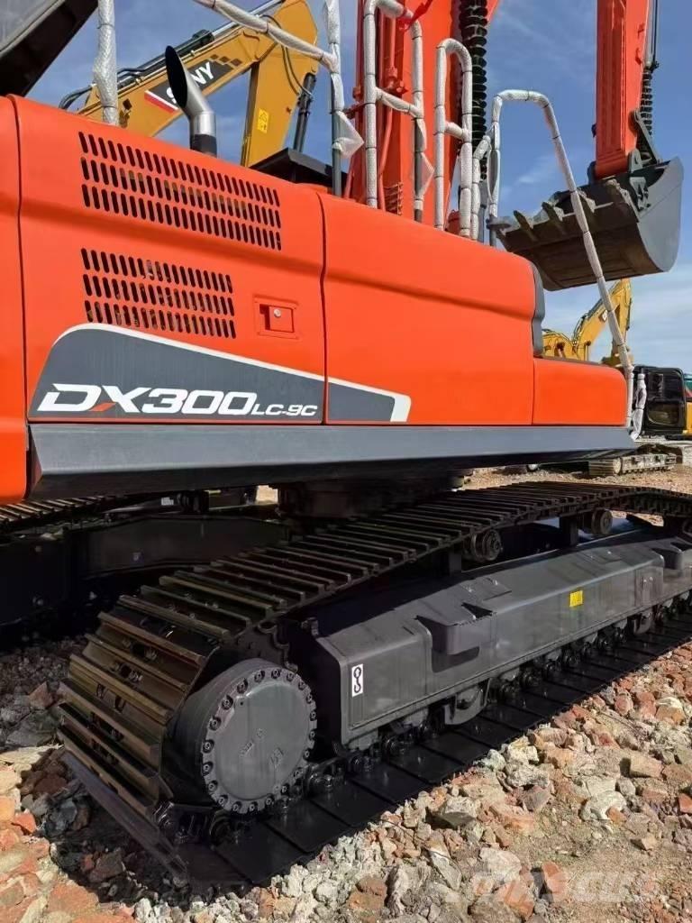 Doosan 300LC-9C Roomikekskavaatorid