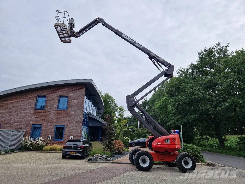 Manitou 200 ATJ Iseliikuvad poomtõstukid