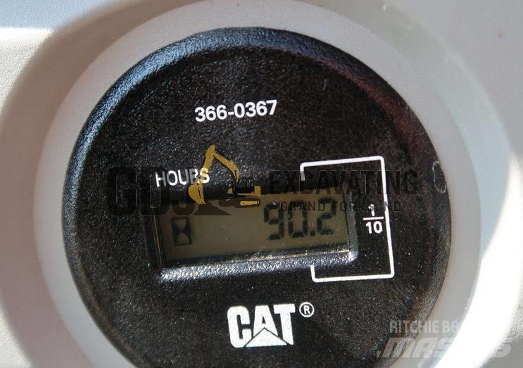 CAT 320 Roomikekskavaatorid