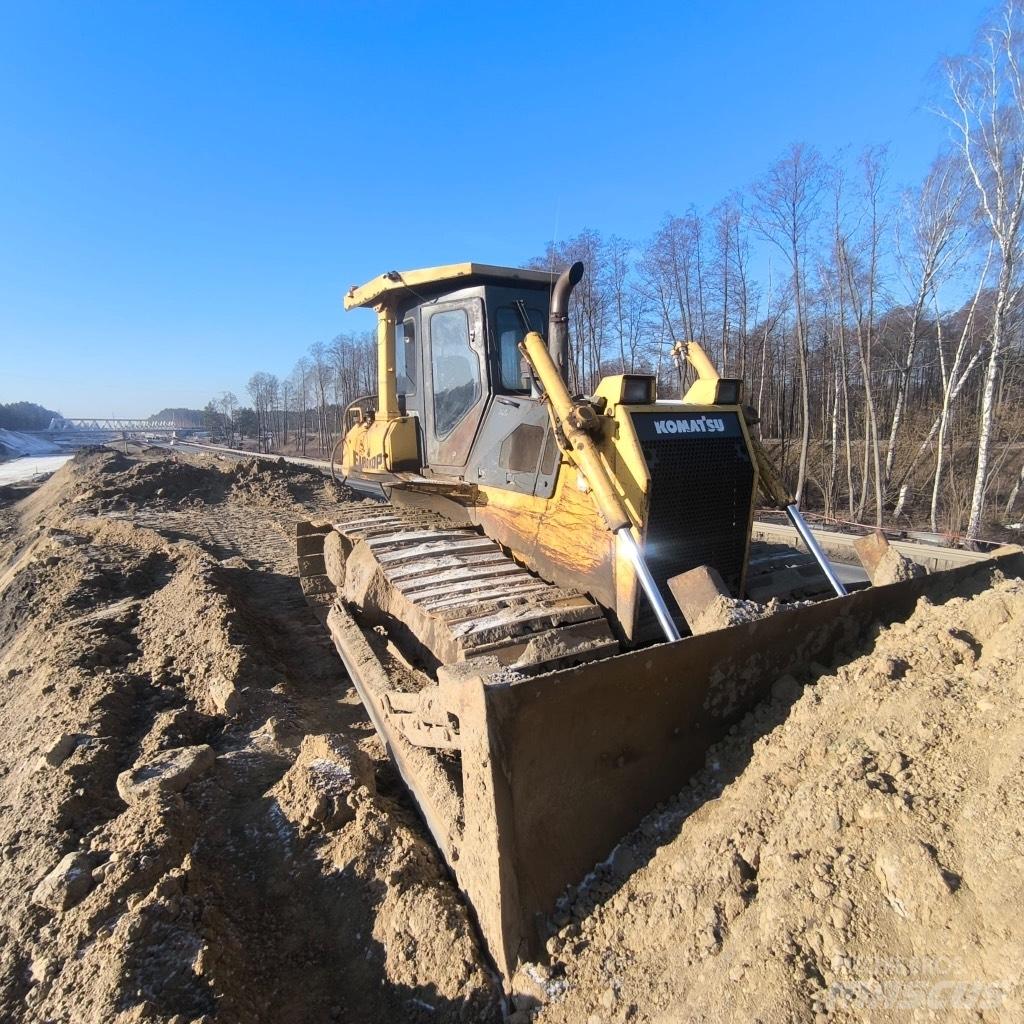Komatsu D 65 PX-15 Buldooserid
