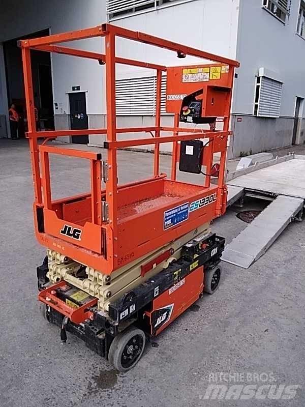 JLG ES 1330 L Käärtõstukid