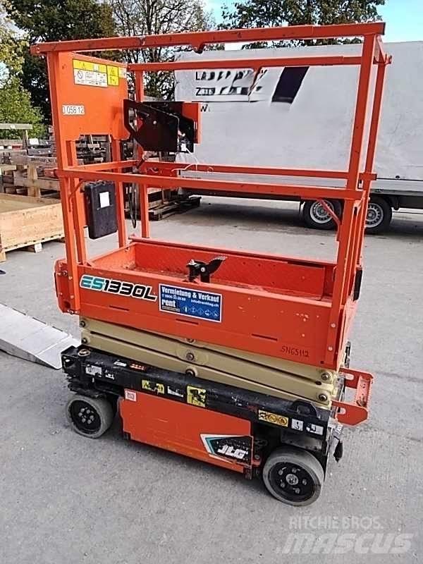 JLG ES 1330 L Käärtõstukid
