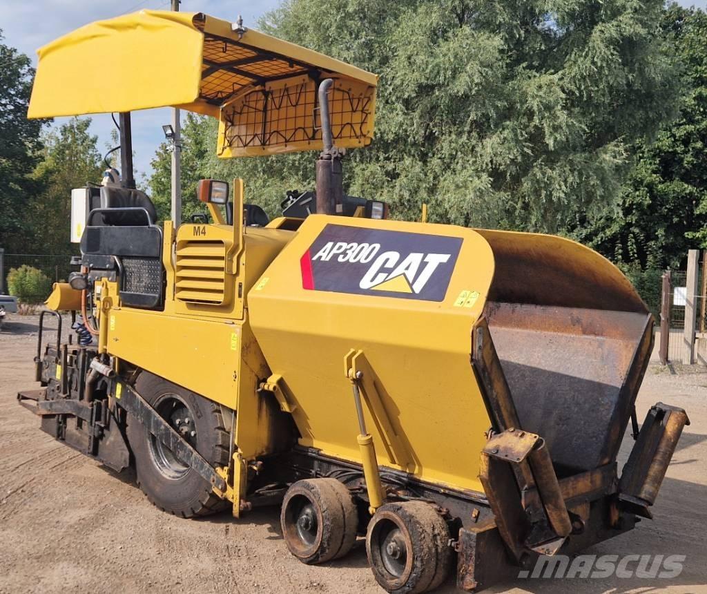 CAT AP300 Asfaldilaoturid