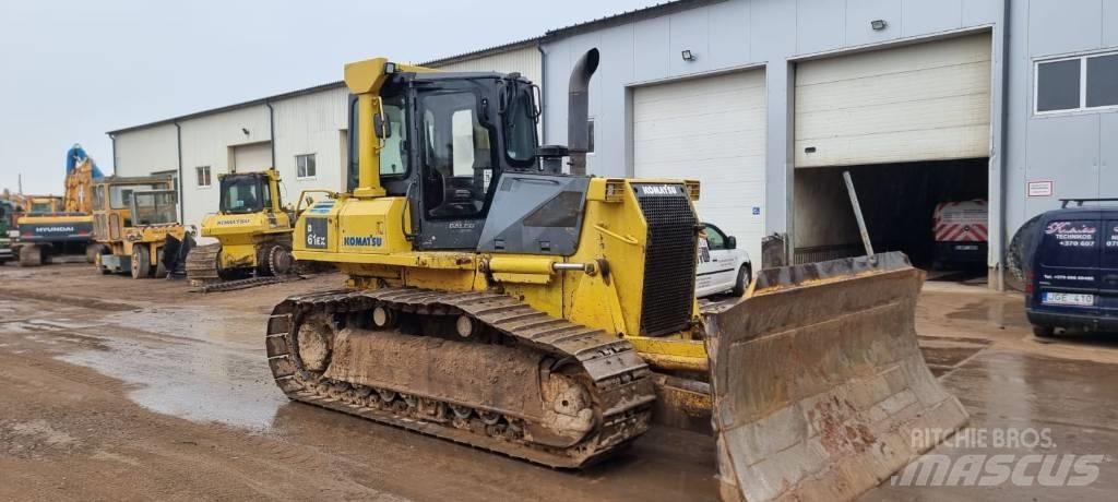 Komatsu D 61 EX-15 Buldooserid