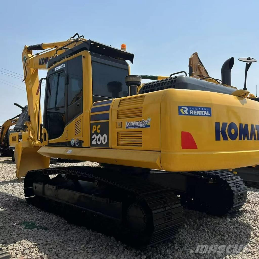 Komatsu PC 200-8 Roomikekskavaatorid