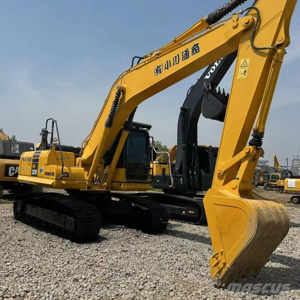 Komatsu PC 200-8 Roomikekskavaatorid
