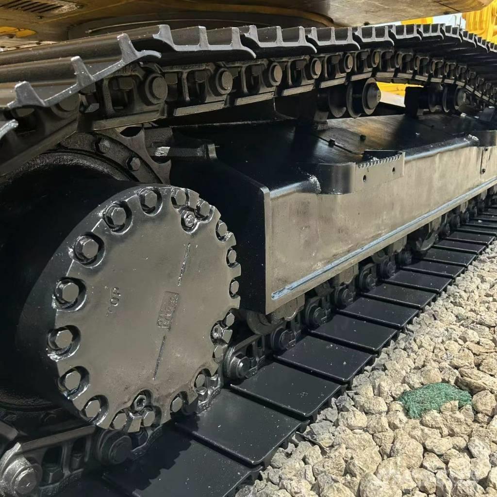 Komatsu PC 200-8 Roomikekskavaatorid