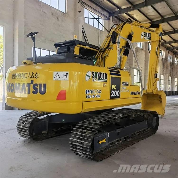Komatsu PC200-8 Roomikekskavaatorid