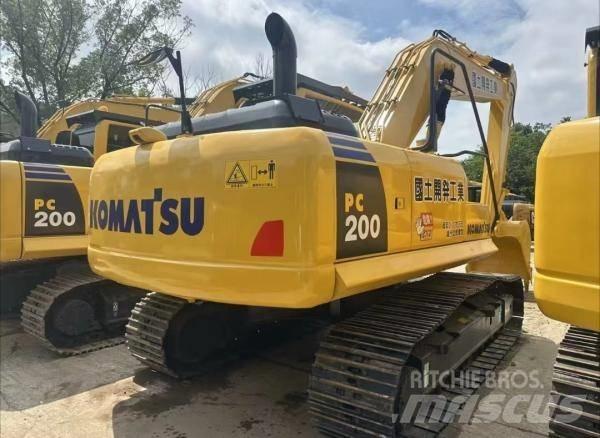 Komatsu PC 200 Väikeekskavaatorid 7t-12t