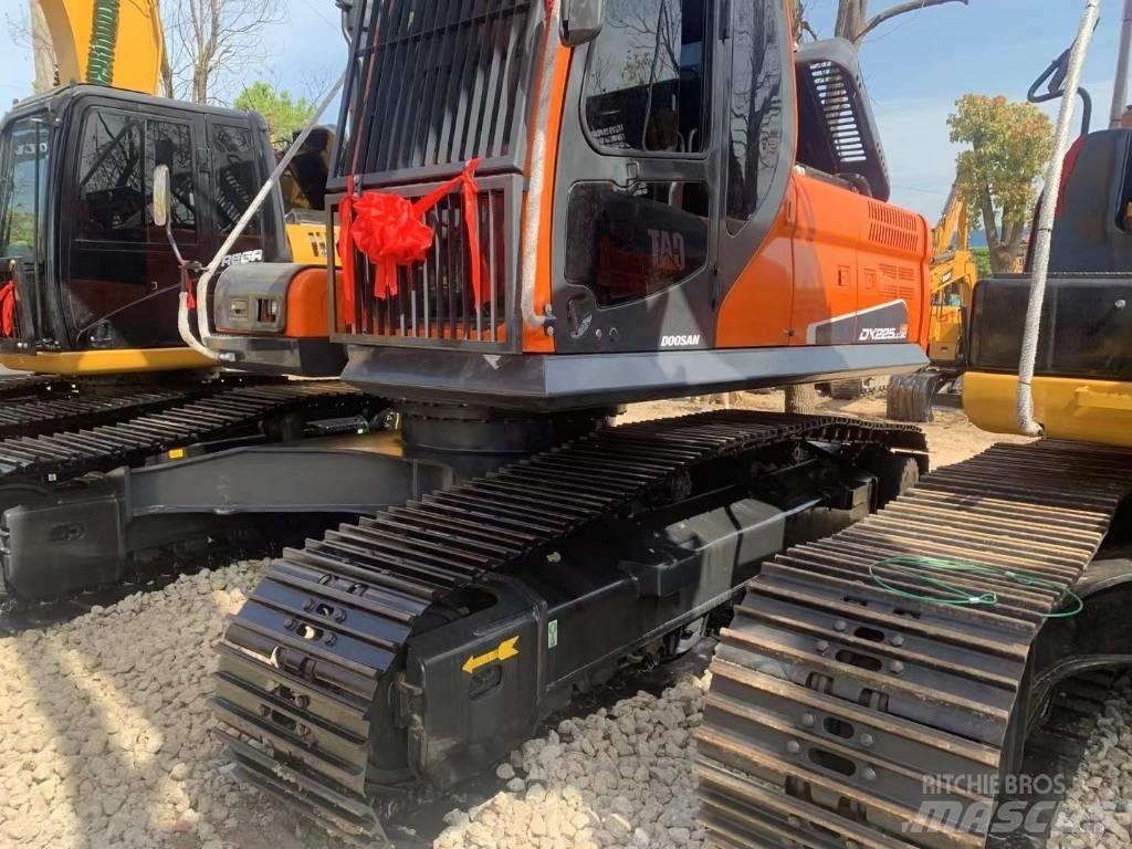 Doosan DX 225 Roomikekskavaatorid