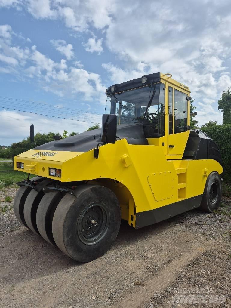 Bomag BW 24 R H Pneumorehvidega rullid
