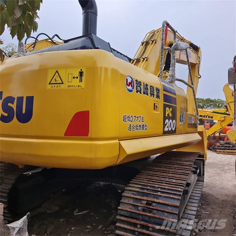 Komatsu PC 200 Roomikekskavaatorid
