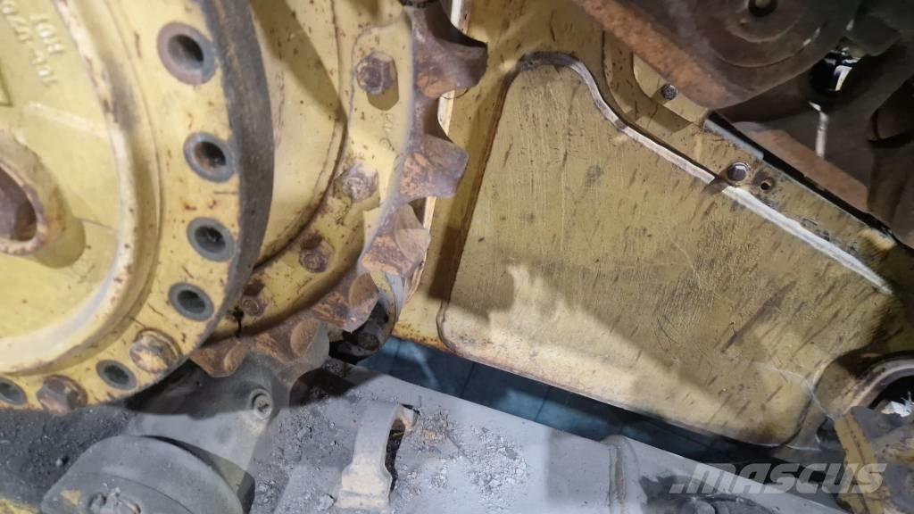 CAT D5 FOR PARTS Buldooserid