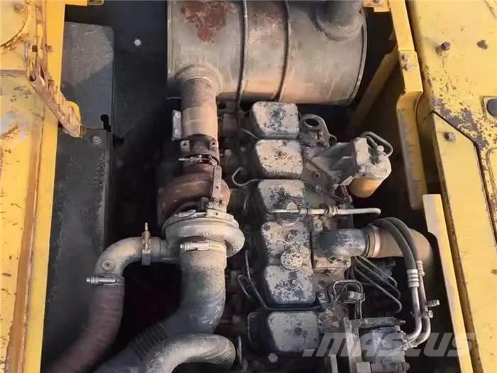 Komatsu PC 200-7 Roomikekskavaatorid