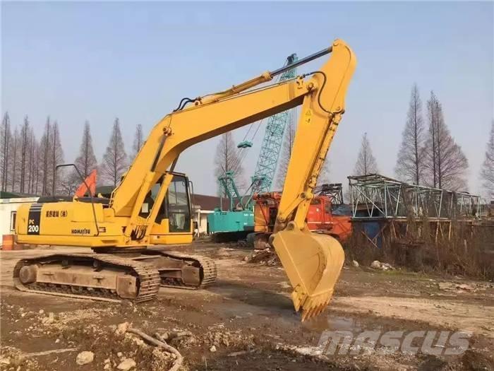 Komatsu PC 200-7 Roomikekskavaatorid