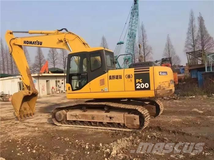 Komatsu PC 200-7 Roomikekskavaatorid