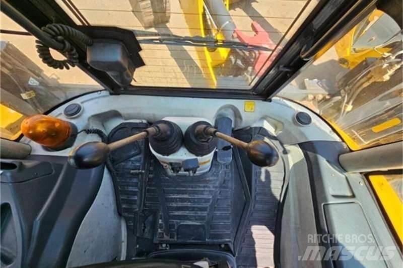 Dezzi CMI 4X4 TLB Ekskavaatorlaadurid