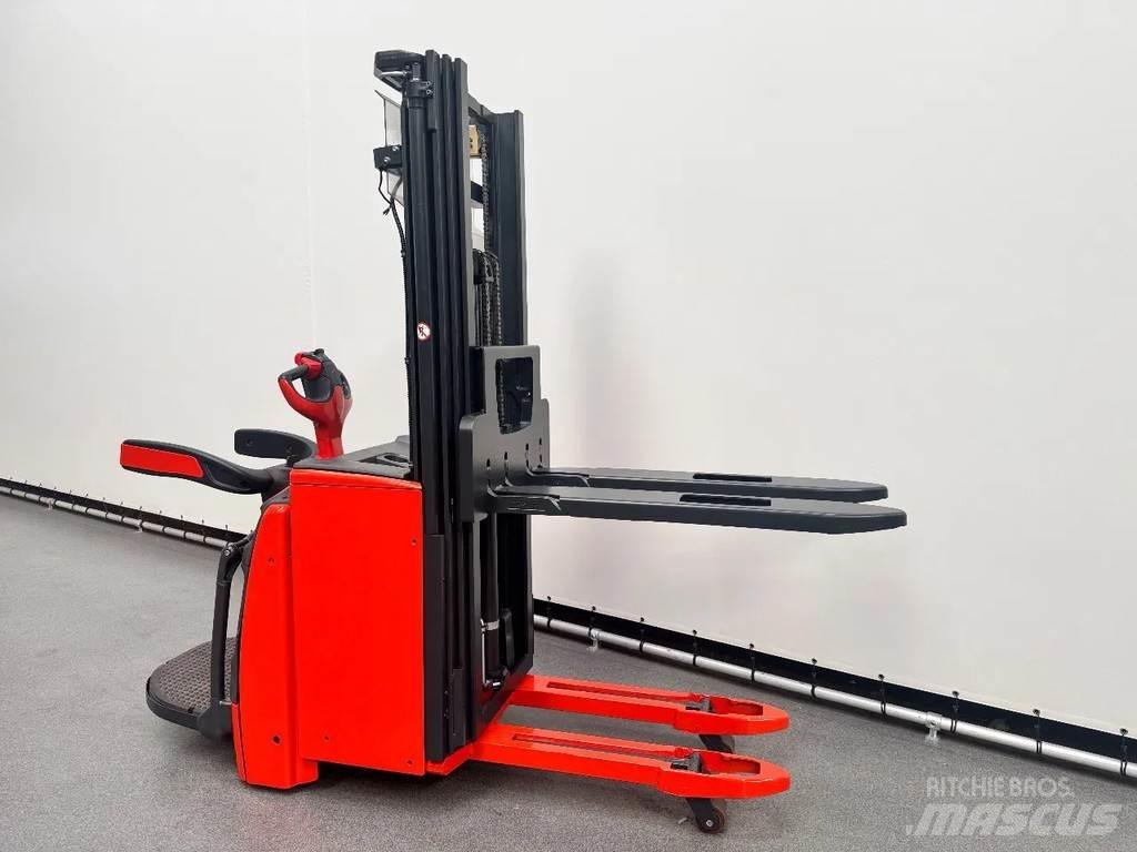 Linde L 14 AP Järelkäidavad virnastajad