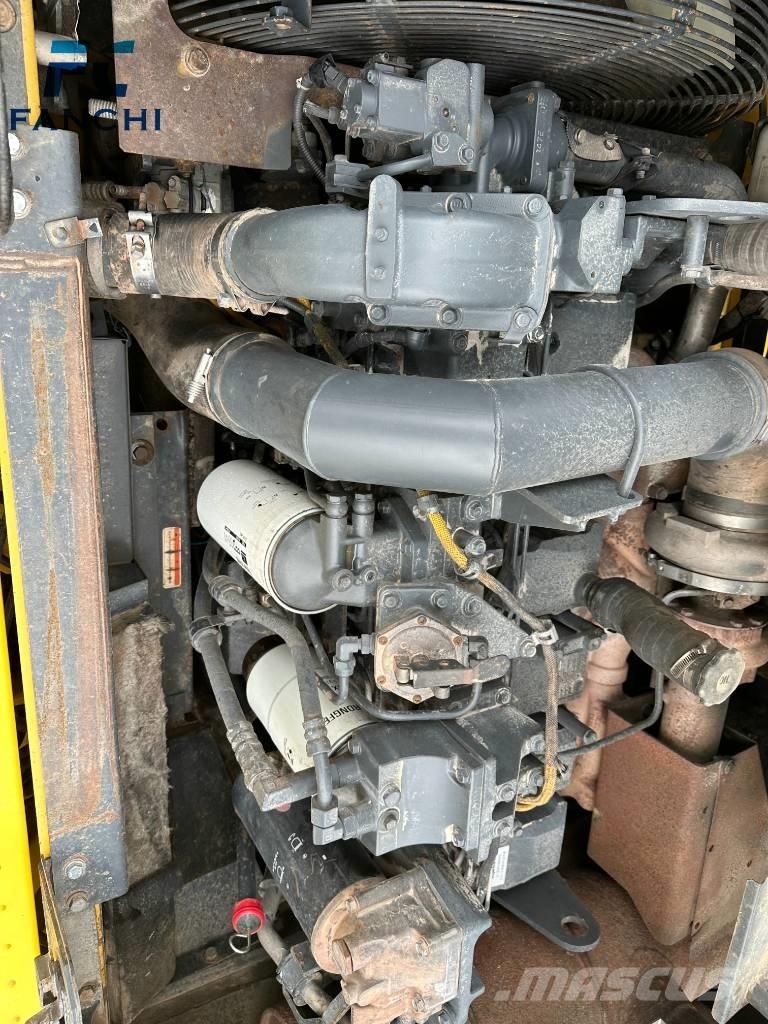 Komatsu PC 450-8 Roomikekskavaatorid