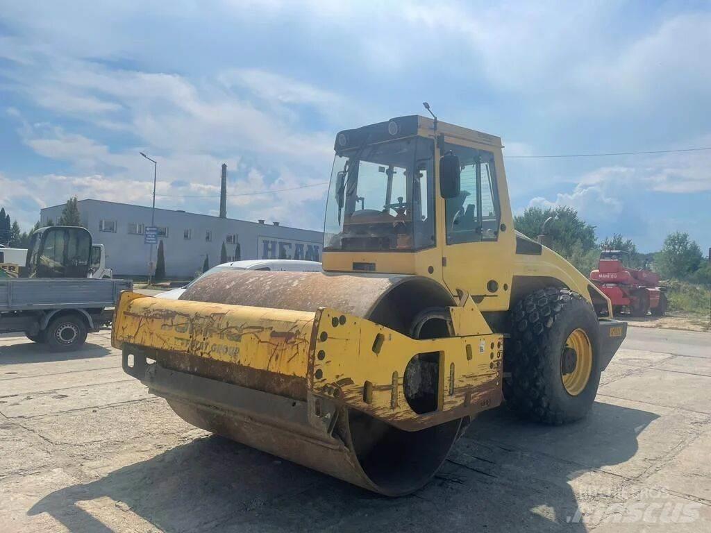 Bomag BW213 DH-4 Ühe trumliga rullid