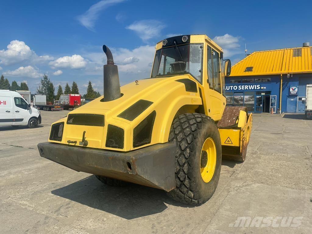 Bomag BW213 DH-4 Ühe trumliga rullid