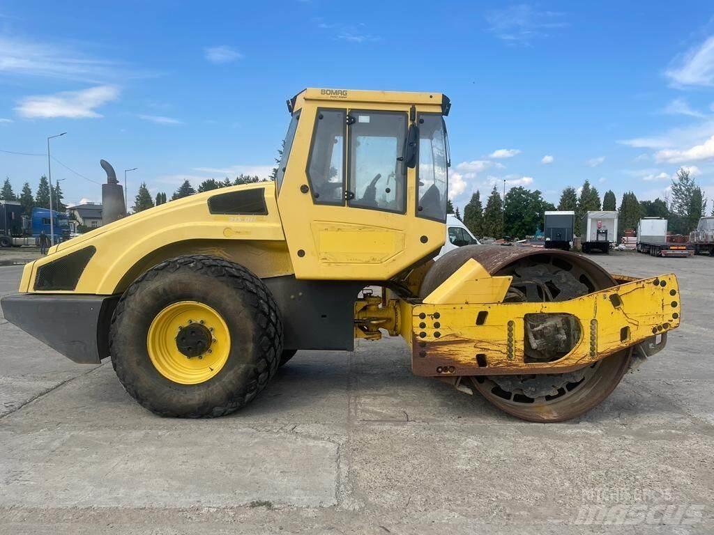 Bomag BW213 DH-4 Ühe trumliga rullid