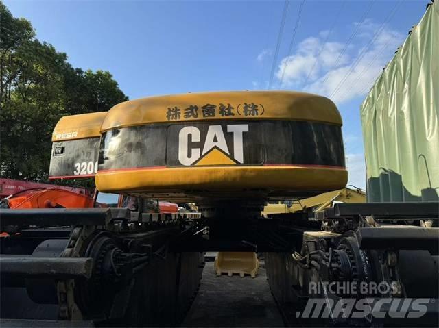CAT 320 C Roomikekskavaatorid