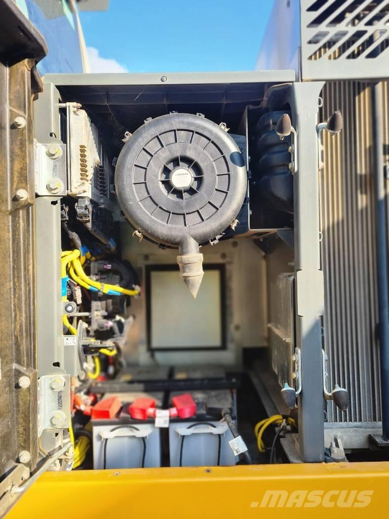 Liebherr R 930 LC Roomikekskavaatorid
