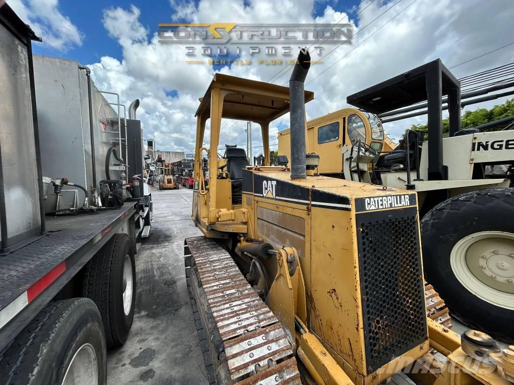 CAT D 3 C III Buldooserid