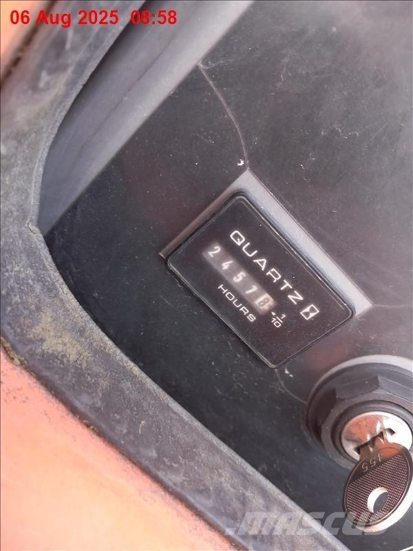 JLG 600 AJ Iseliikuvad poomtõstukid