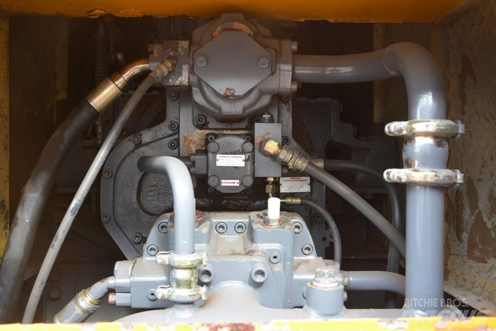 Hitachi KH 180-3 Roomikkraanad