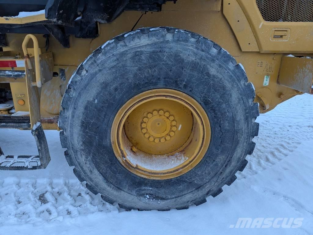 CAT 930 K Rataslaadurid