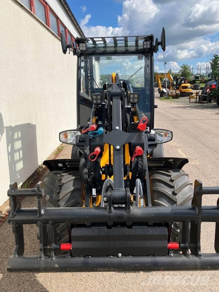 JCB 403 Väikelaadurid