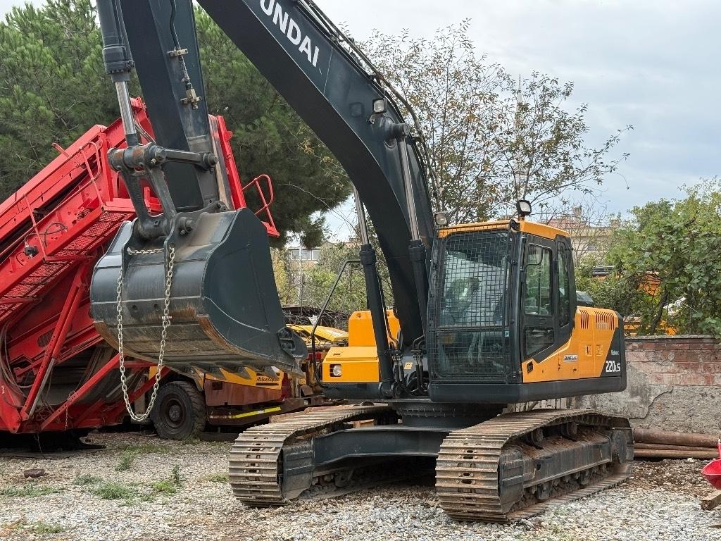 Hyundai Robex 220 LS Roomikekskavaatorid